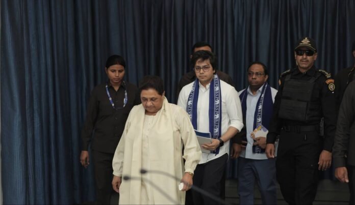 मायावती, आकाश आनंद और अशोक सिद्धार्थ विवाद मायावती, आकाश आनंद और अशोक सिद्धार्थ विवाद
